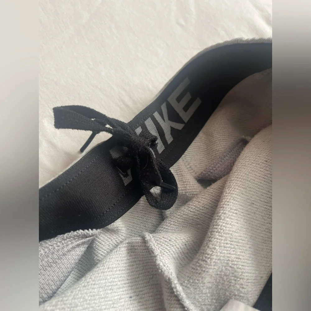 Nike Black and Gray Sweatpants - Picture 5 of 5